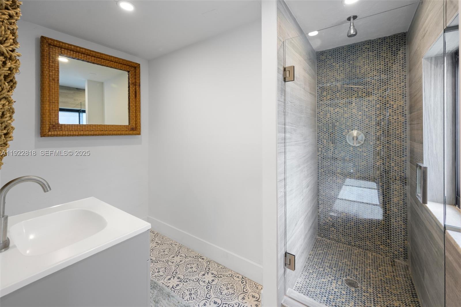 SUN RAY SUB - Residential Lease