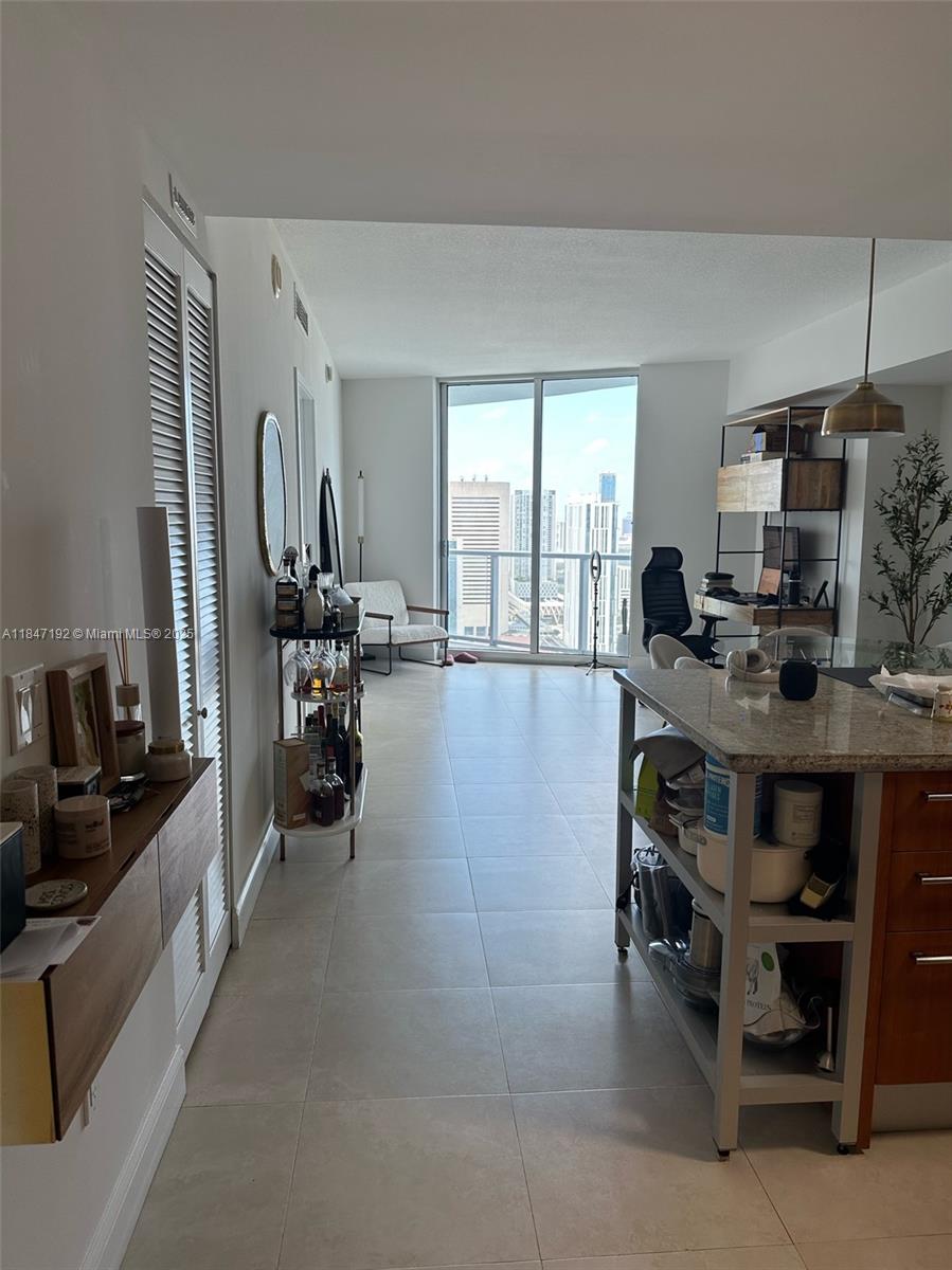 185 SW 7th St 4105