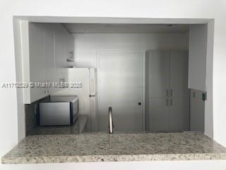 345 Ocean Dr 424