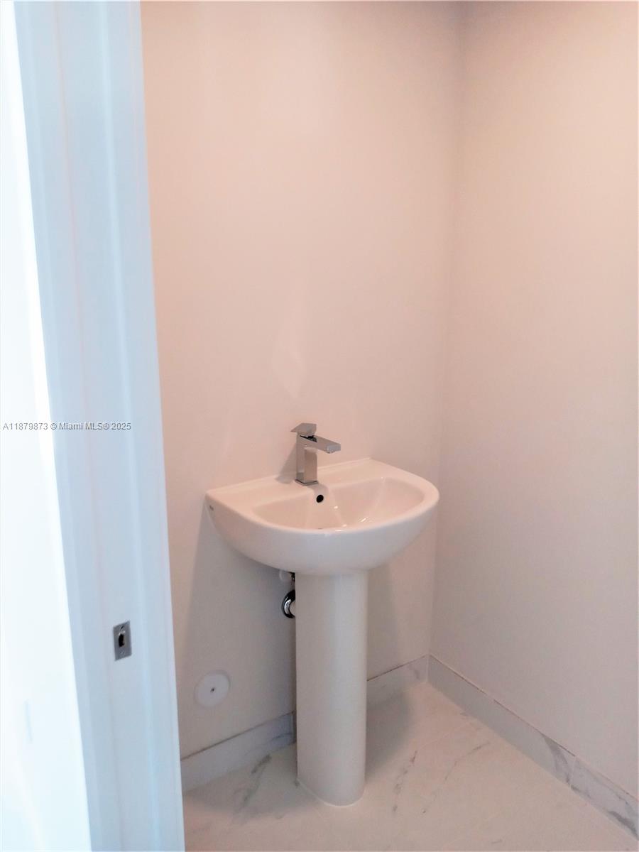 AVENTURA VILLAGE - Residential Lease