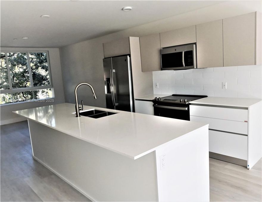 Fabulous Villa. New construction in Aventura. 2Bed + Den - 2 1/2 Baths. Spacious and very Bright. Gated and well maintained community. Custom cabinetry and stainless steel appliances. Washer and dryer inside the unit. Laminated and tile floors. Pool and BBQ area. 5' Minutes from Aventura Mall. Located very close to the most famous Beaches and Restaurants, the most diverse Banks and Shops.... among other advantages.