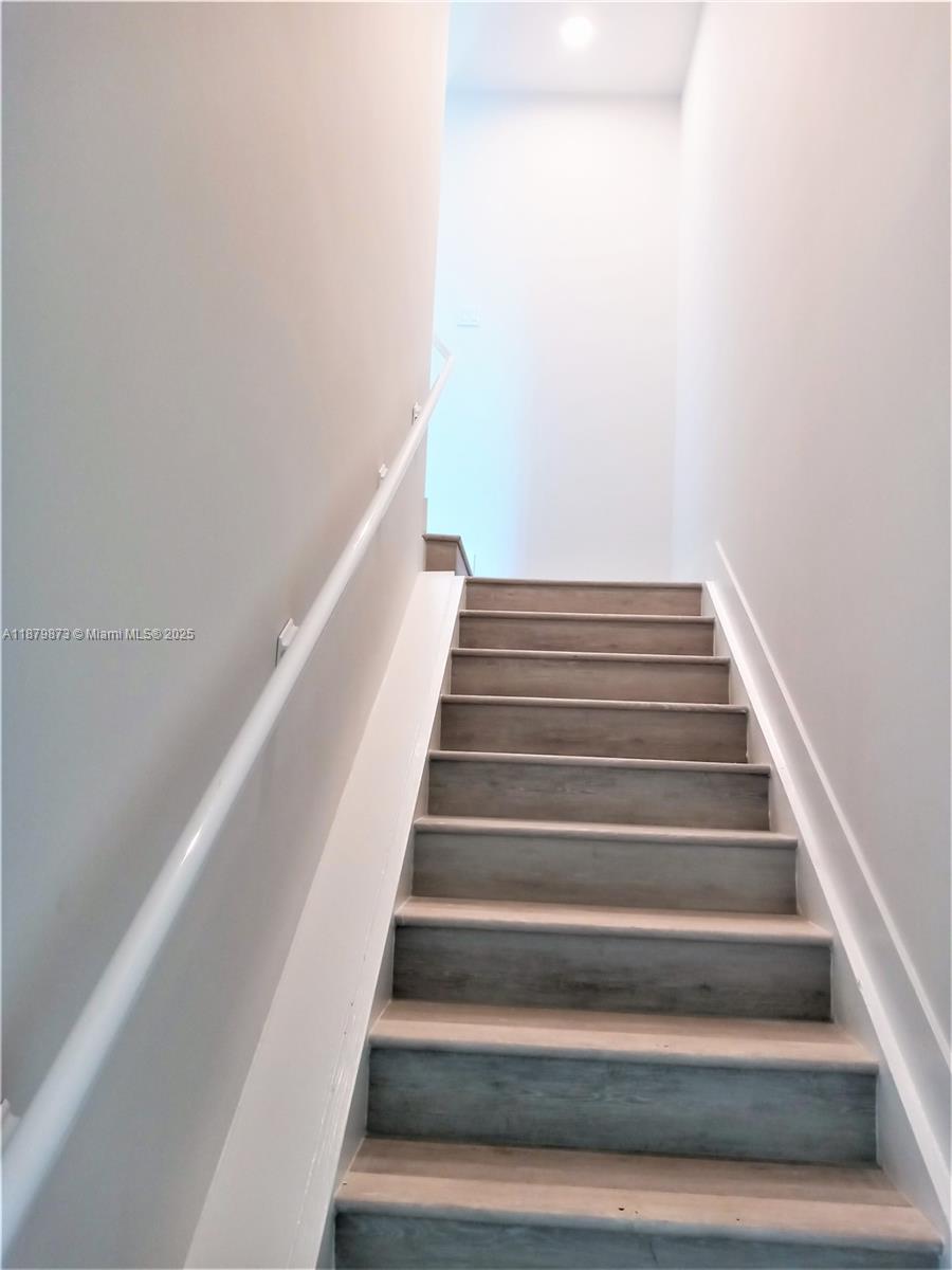 AVENTURA VILLAGE - Residential Lease