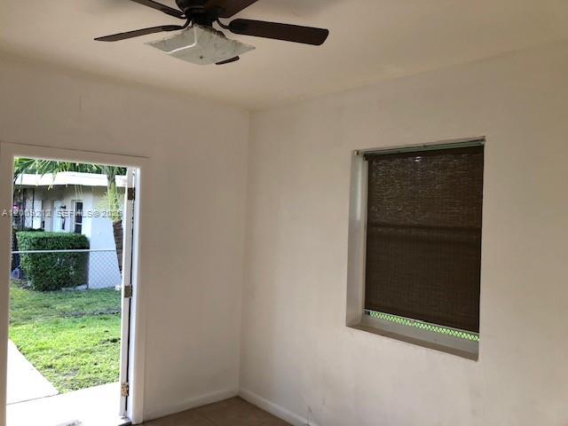 471 SW 10th St 5