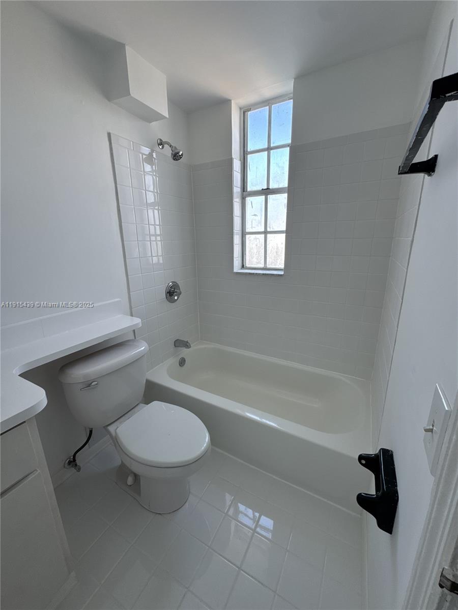 1051 Meridian Ave 1M