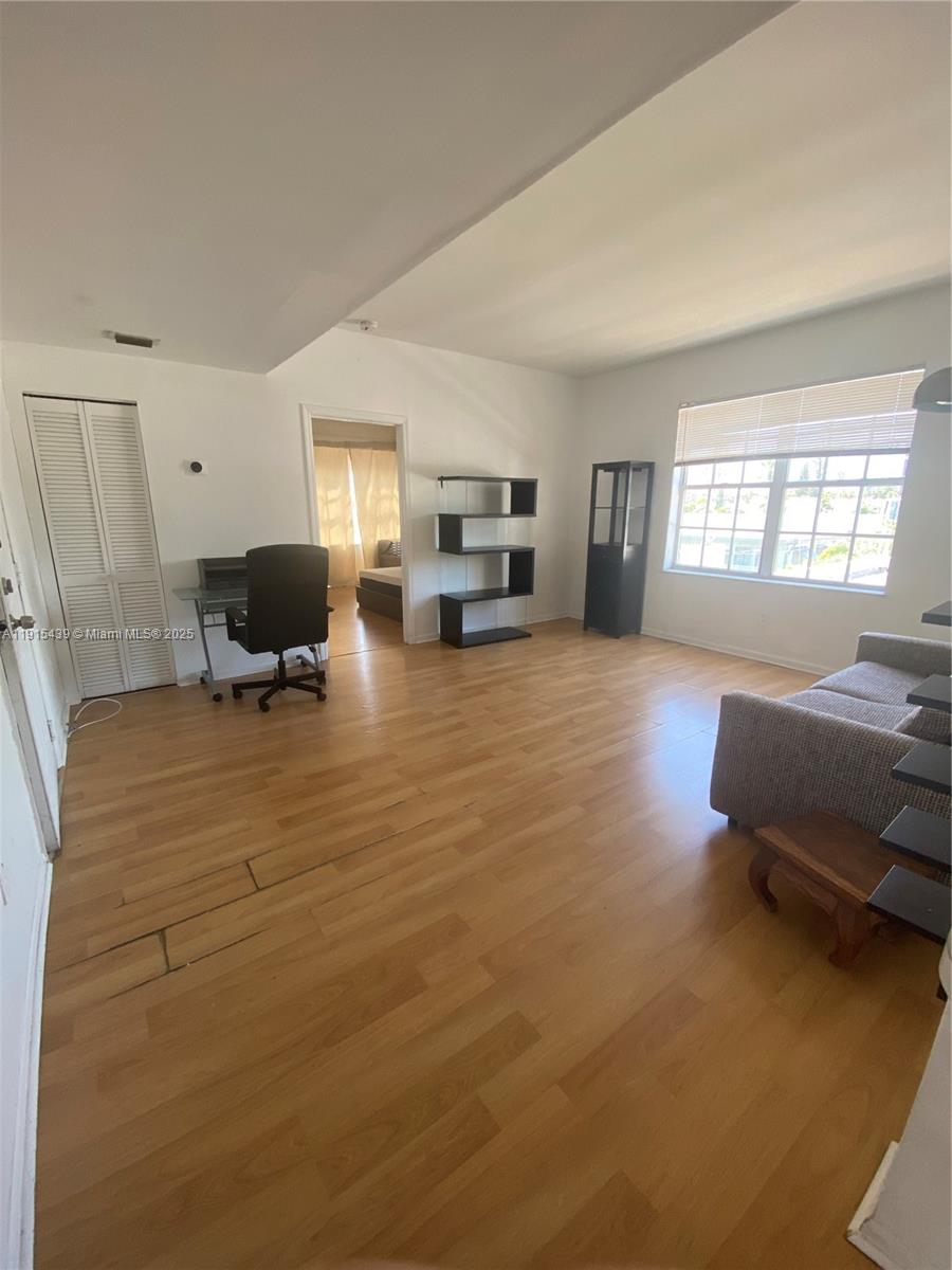 THE FLAMINGO CONDO - Residential