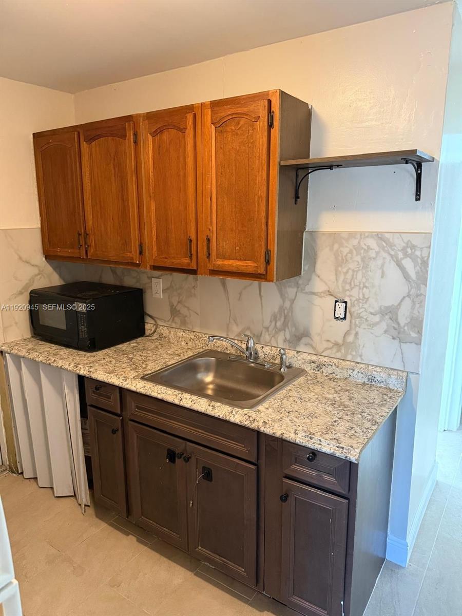 LINCOLN PARK FIRST ADD - Residential Lease