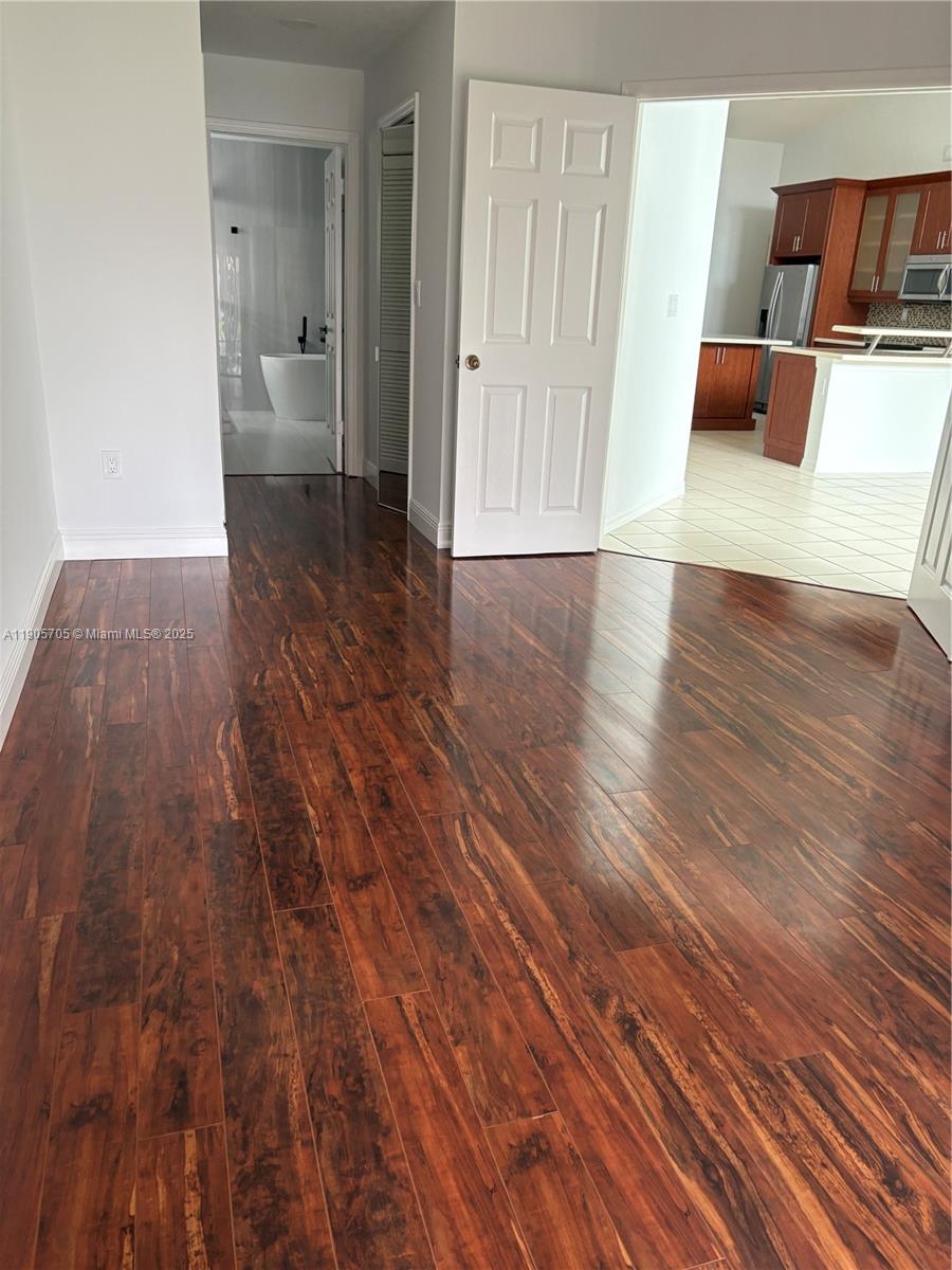 DORAL GLEN T-17816 - Residential Lease