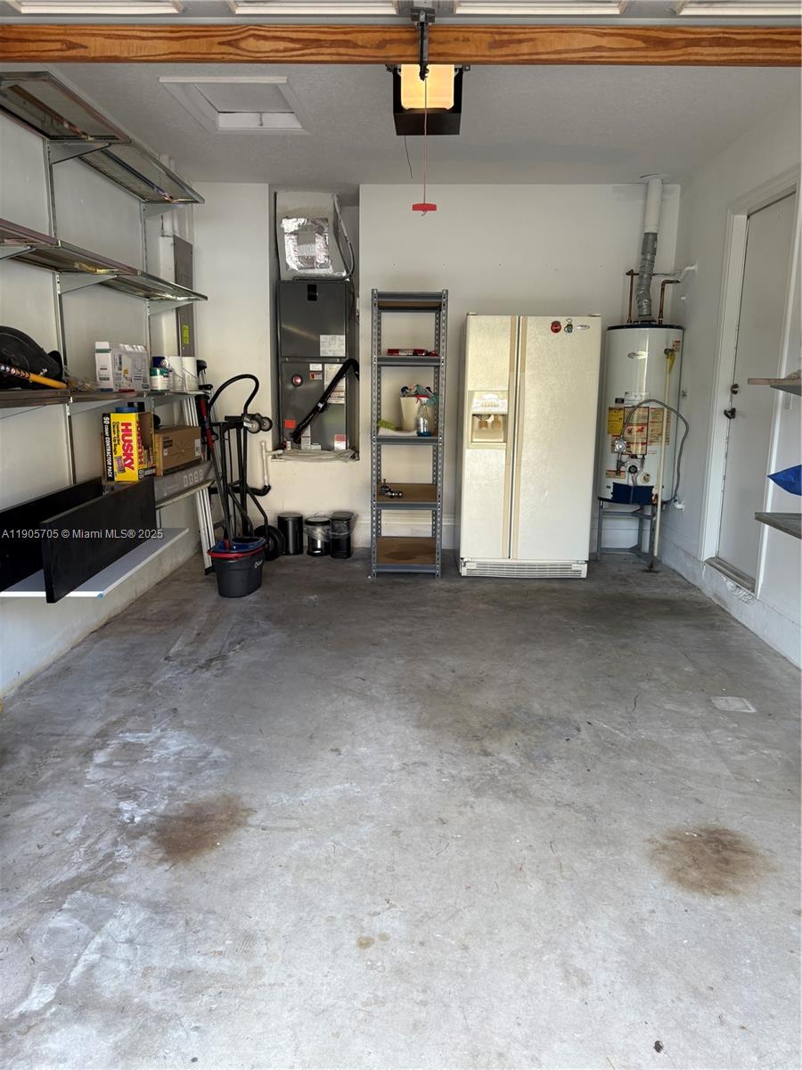 DORAL GLEN T-17816 - Residential Lease