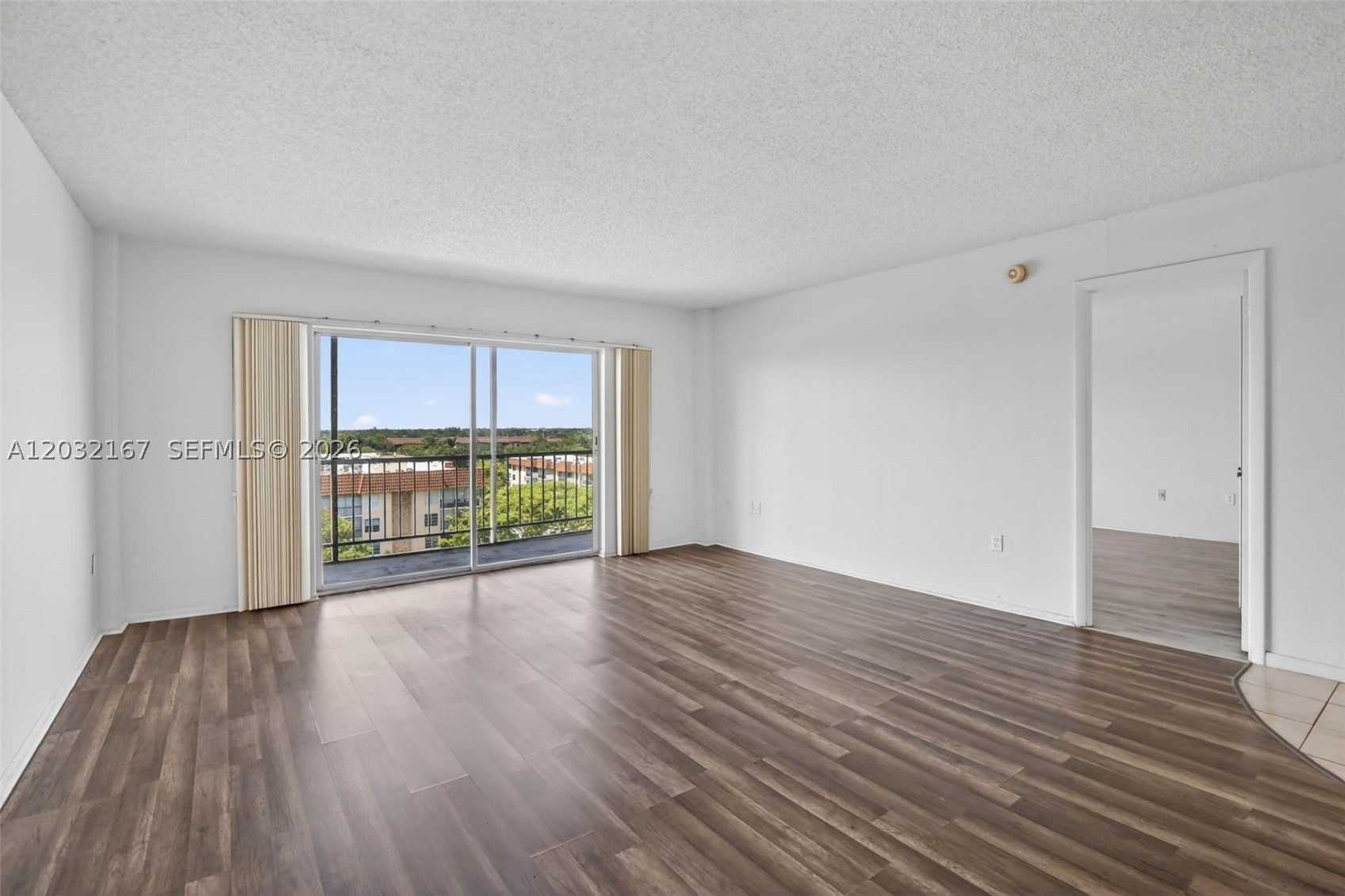 View photos, virtual tours, details... 4174 Inverrary Dr 805