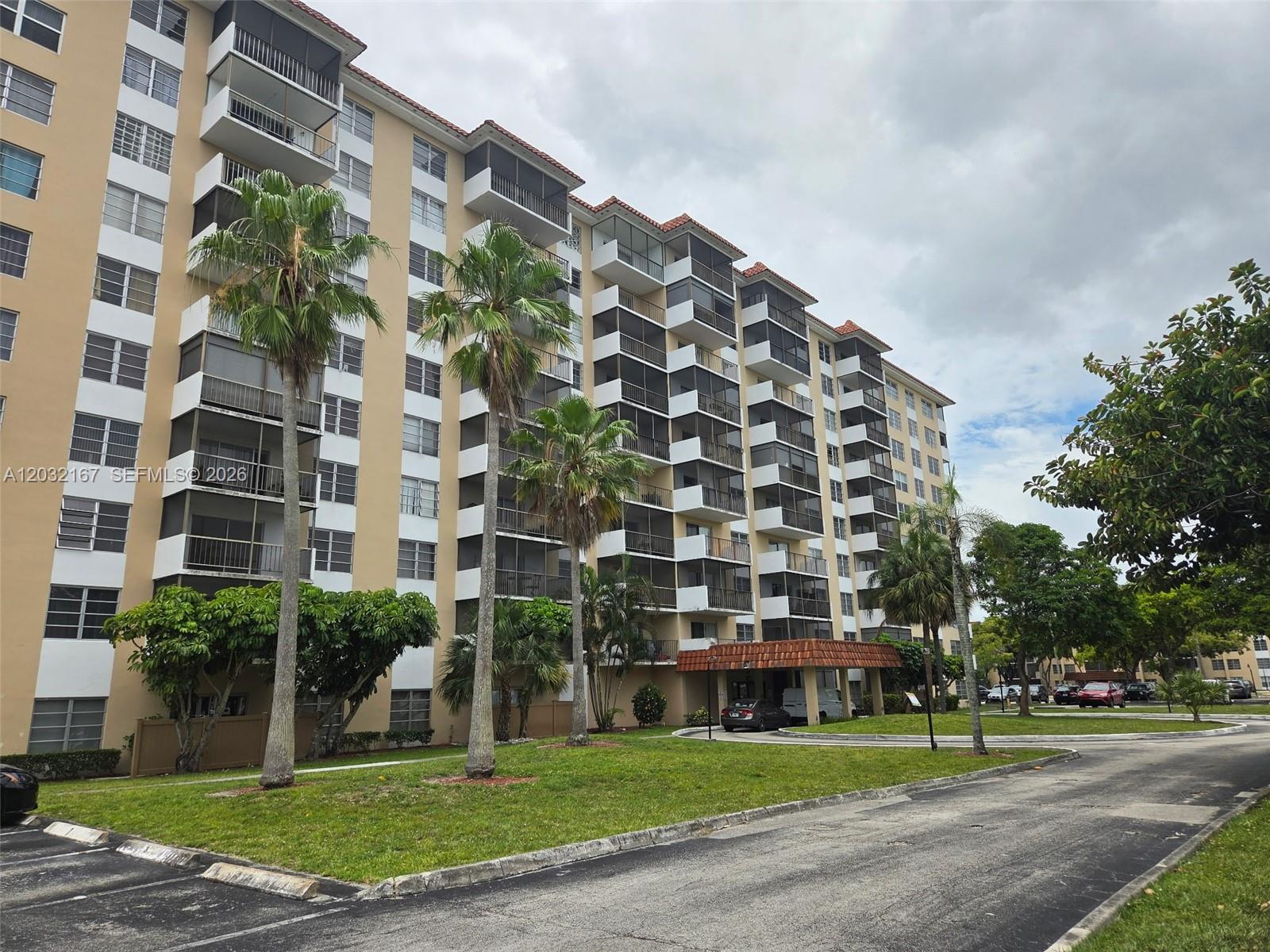 4174 Inverrary Dr 805