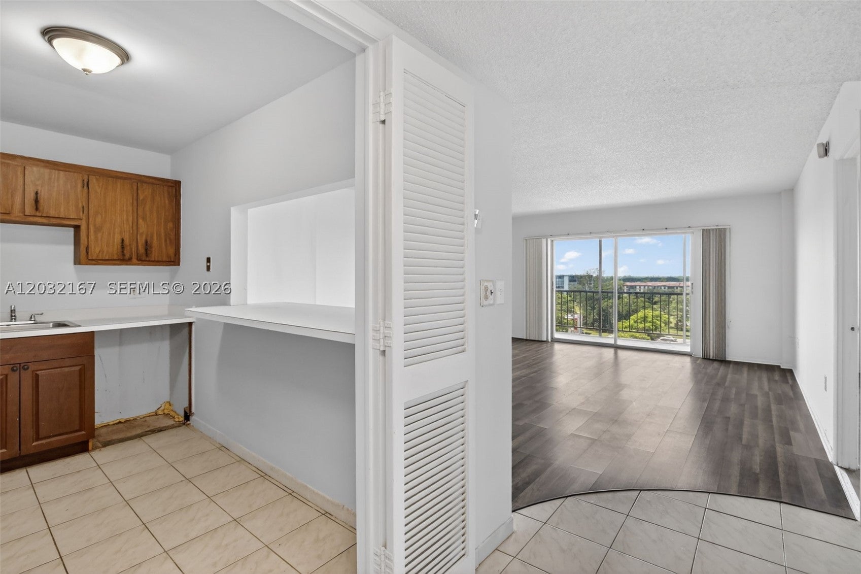 View photos, virtual tours, details... 4174 Inverrary Dr 805