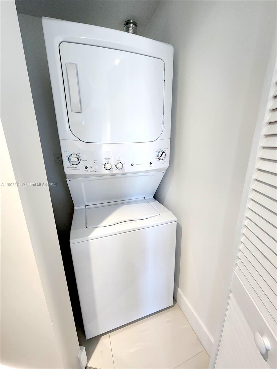 3401 MIDTOWN CONDO - Residential Lease