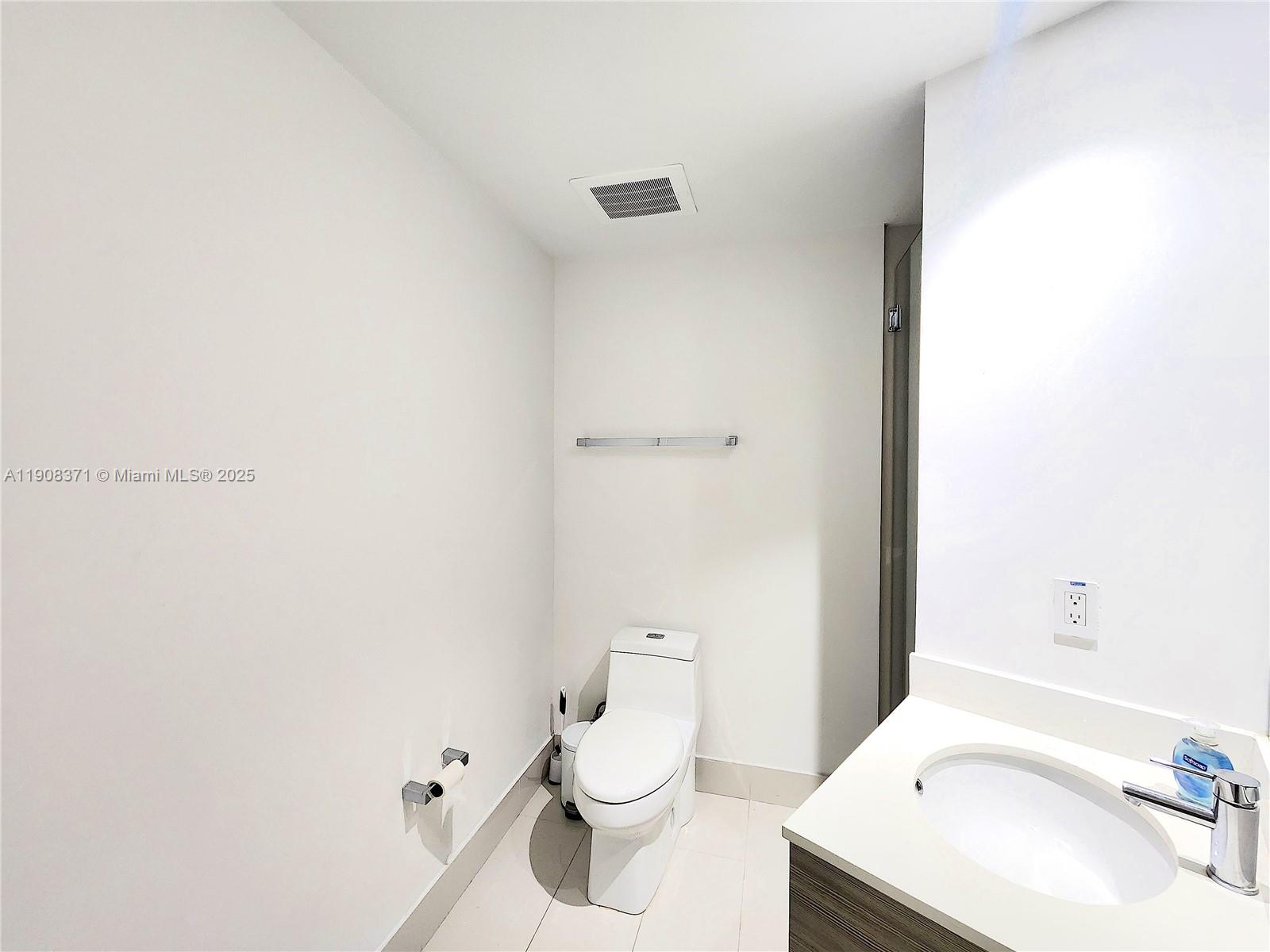 3401 MIDTOWN CONDO - Residential Lease