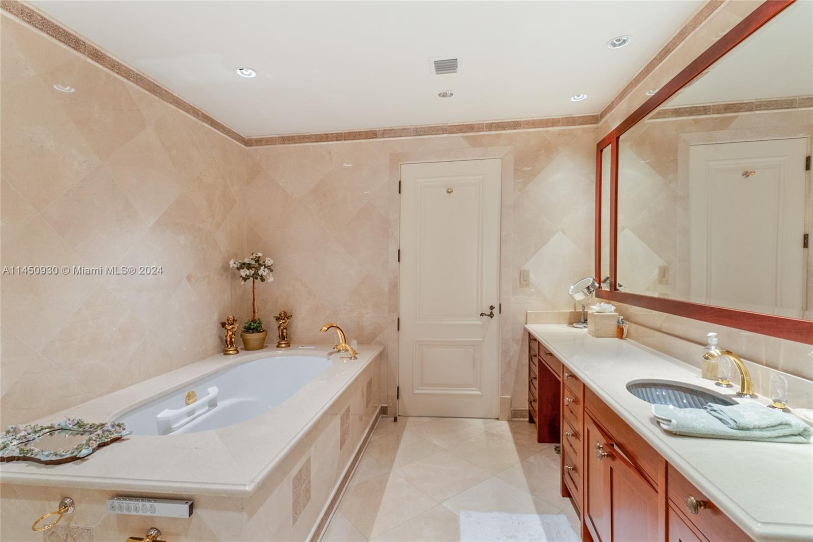 TURNBERRY OCEAN COLONY SO - Residential