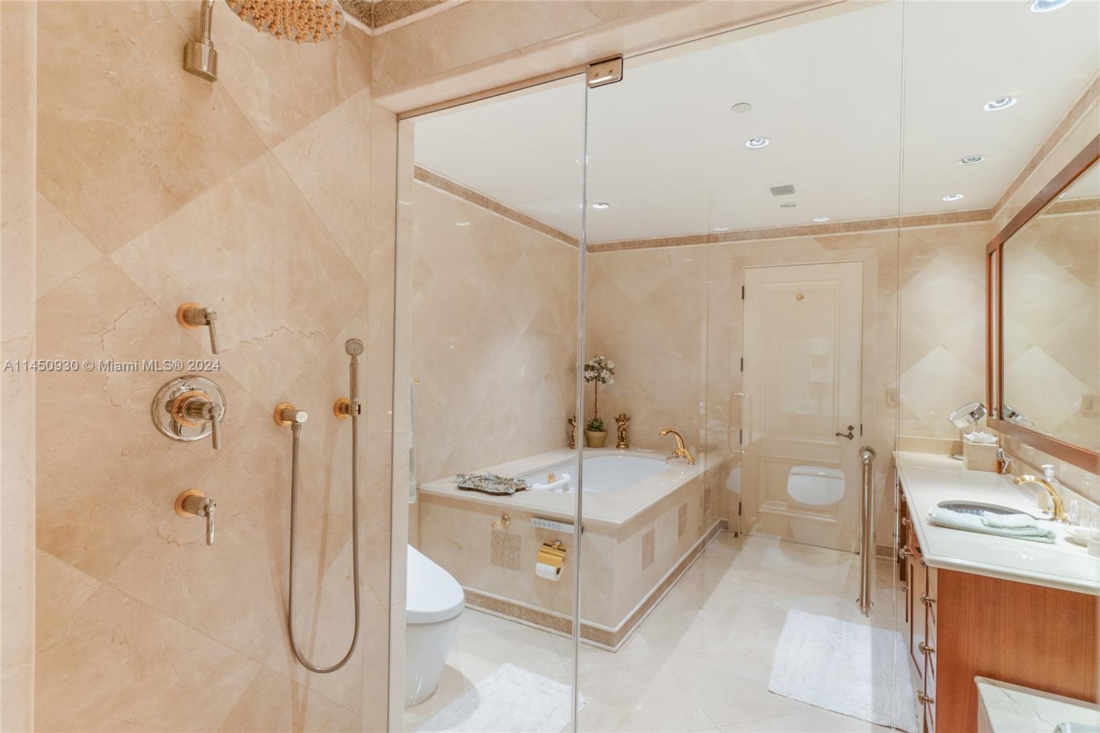 TURNBERRY OCEAN COLONY SO - Residential