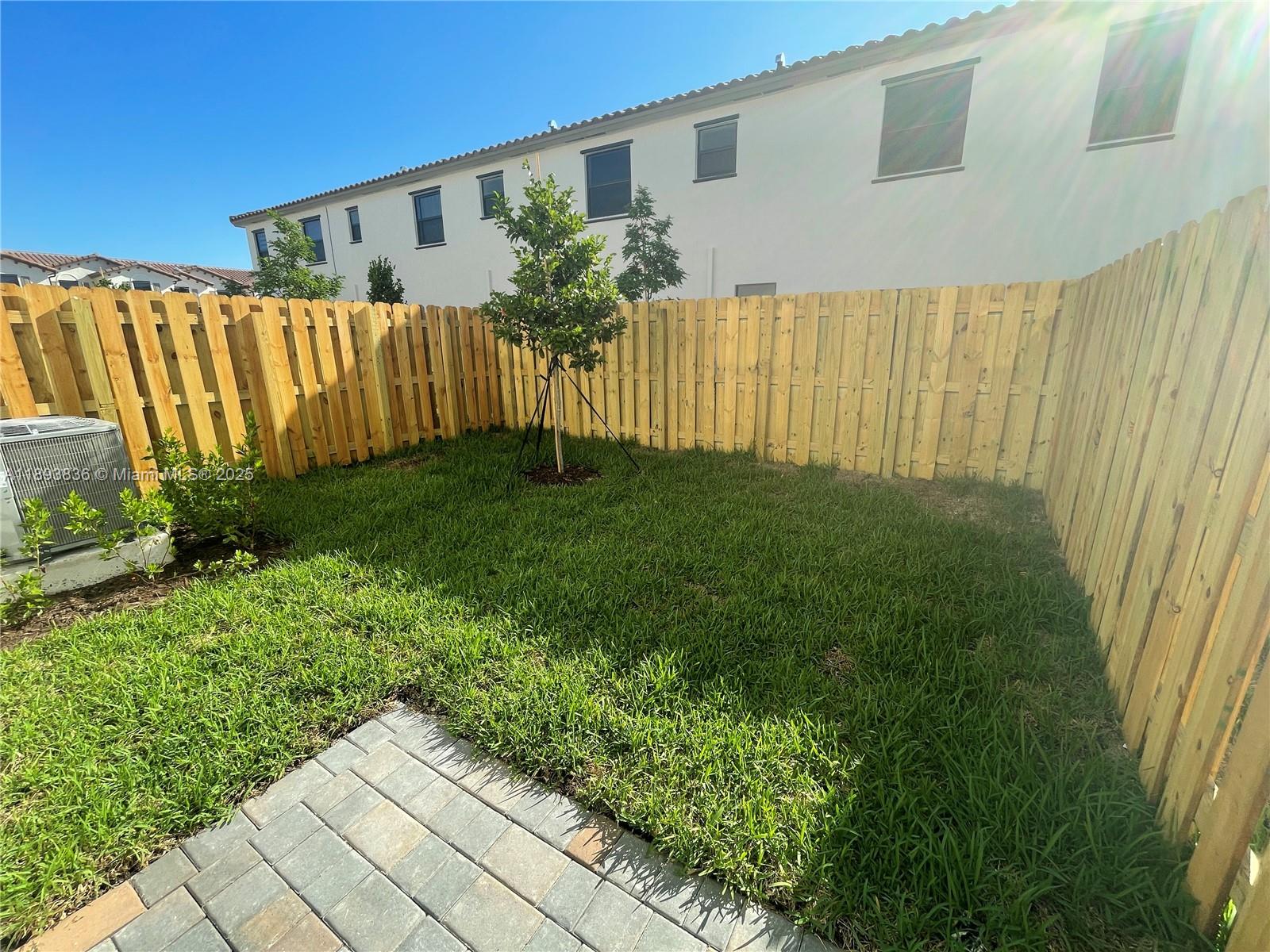 SILVER PALM RESIDENTIAL H - Residential Lease