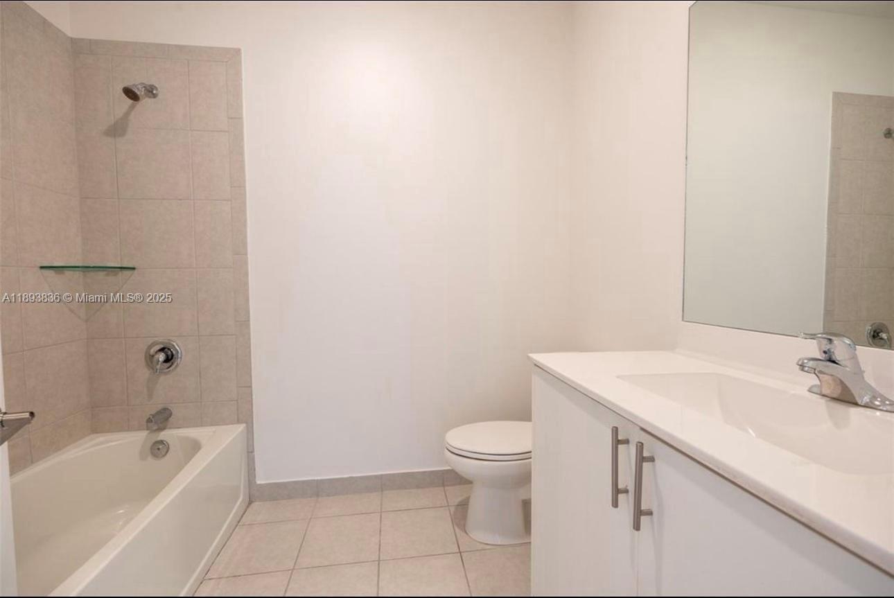 SILVER PALM RESIDENTIAL H - Residential Lease