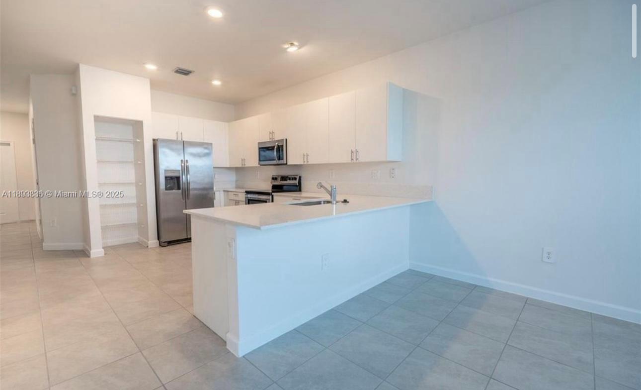 SILVER PALM RESIDENTIAL H - Residential Lease