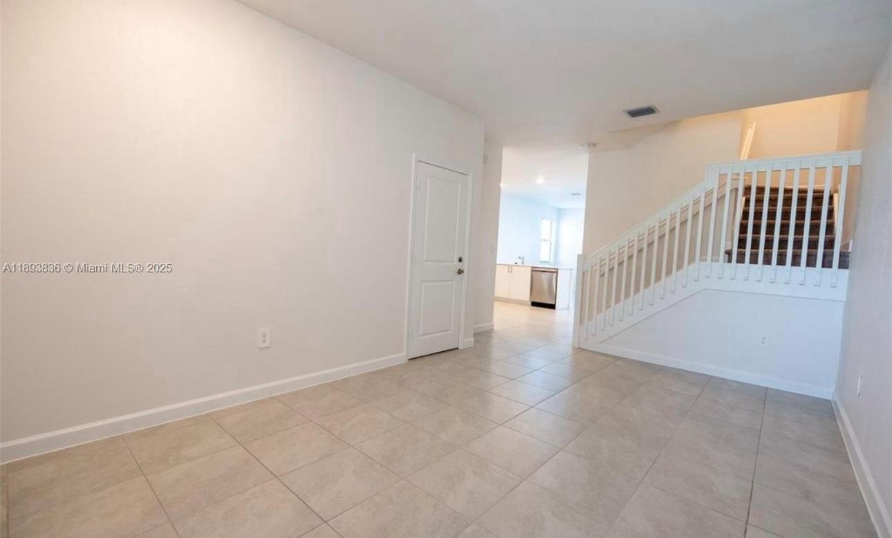 SILVER PALM RESIDENTIAL H - Residential Lease