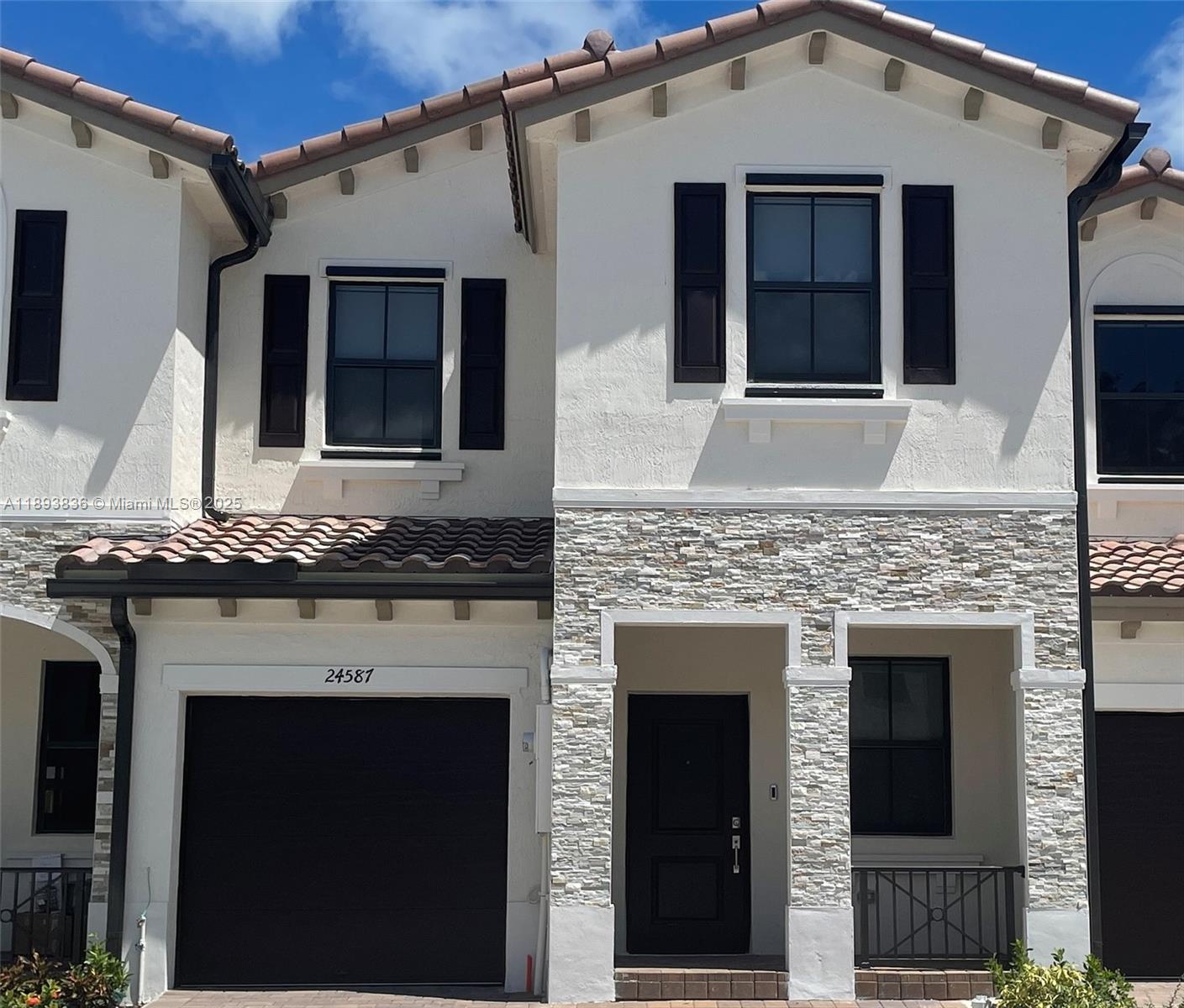 SILVER PALM RESIDENTIAL H - Residential Lease
