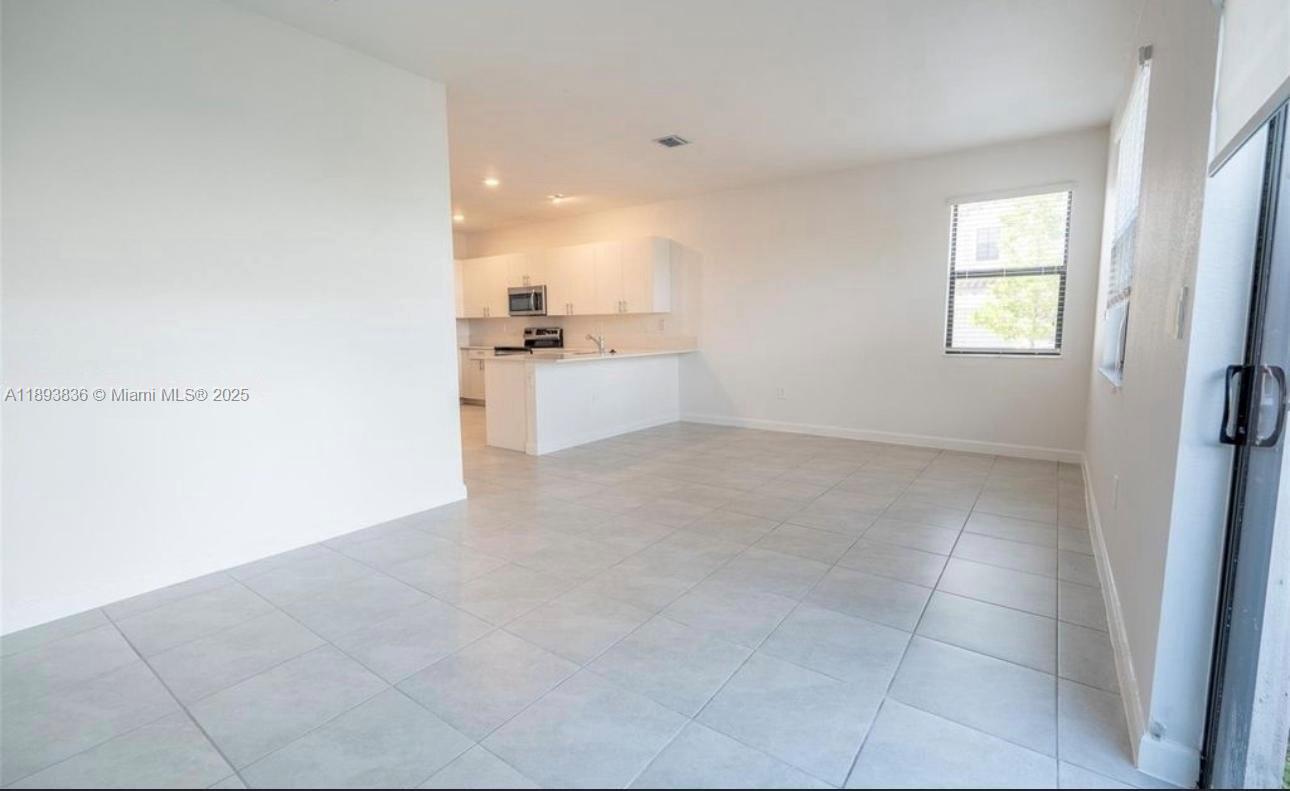 SILVER PALM RESIDENTIAL H - Residential Lease