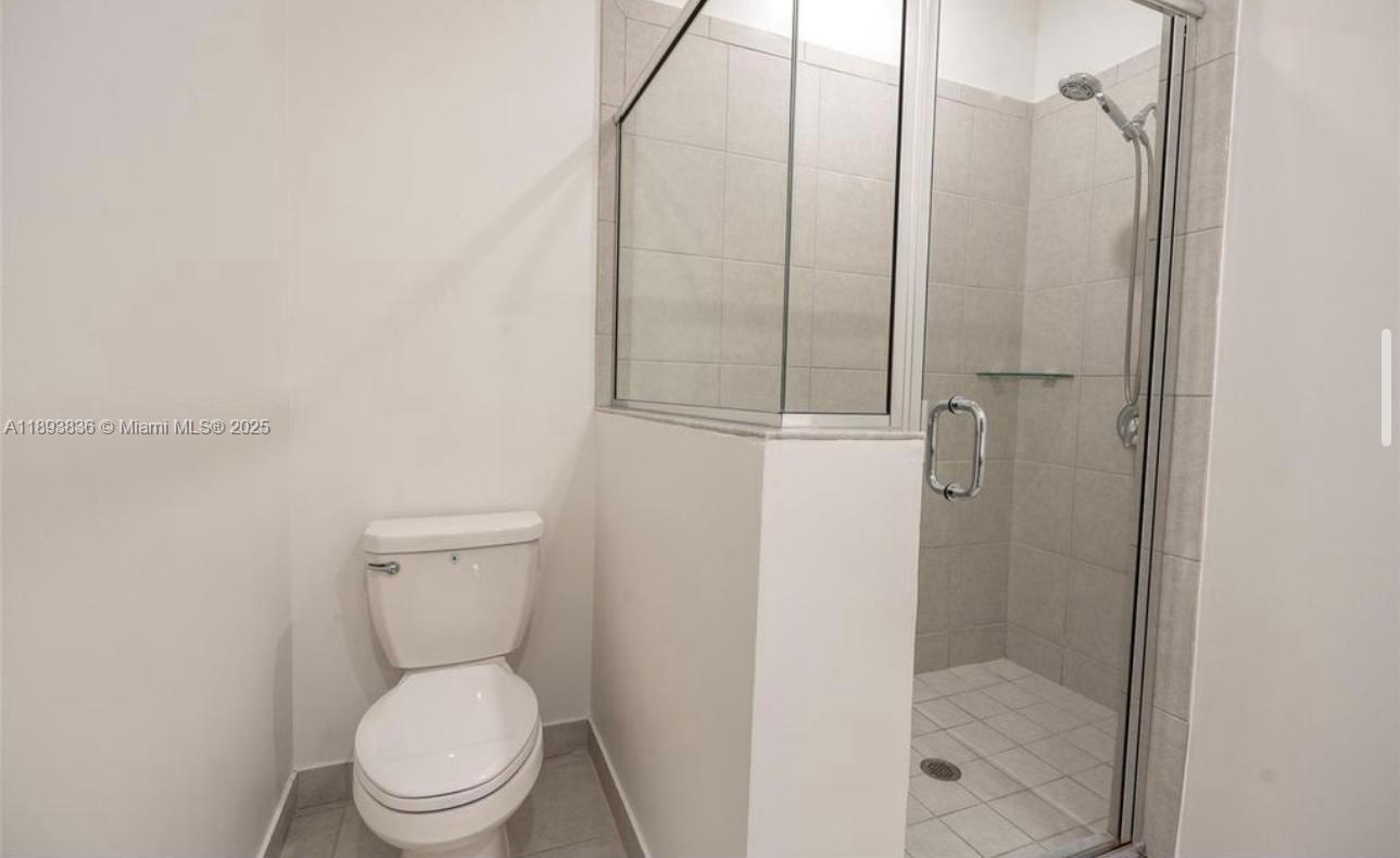 SILVER PALM RESIDENTIAL H - Residential Lease