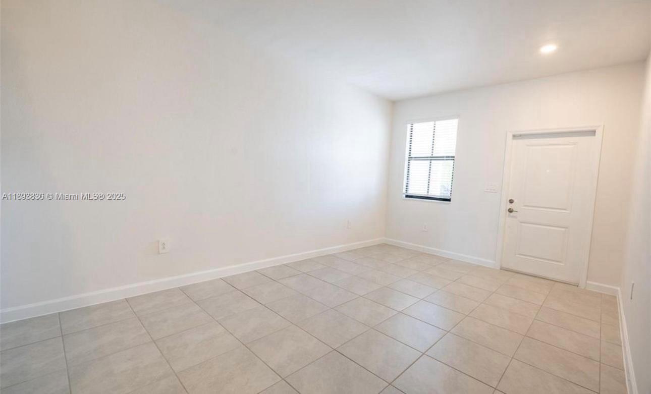 SILVER PALM RESIDENTIAL H - Residential Lease