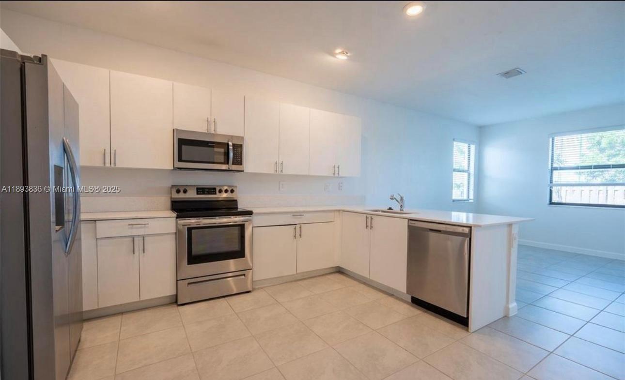 SILVER PALM RESIDENTIAL H - Residential Lease