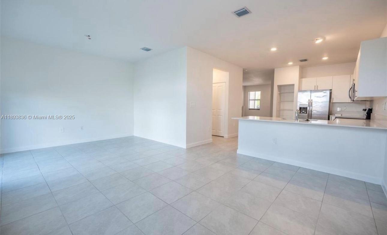SILVER PALM RESIDENTIAL H - Residential Lease