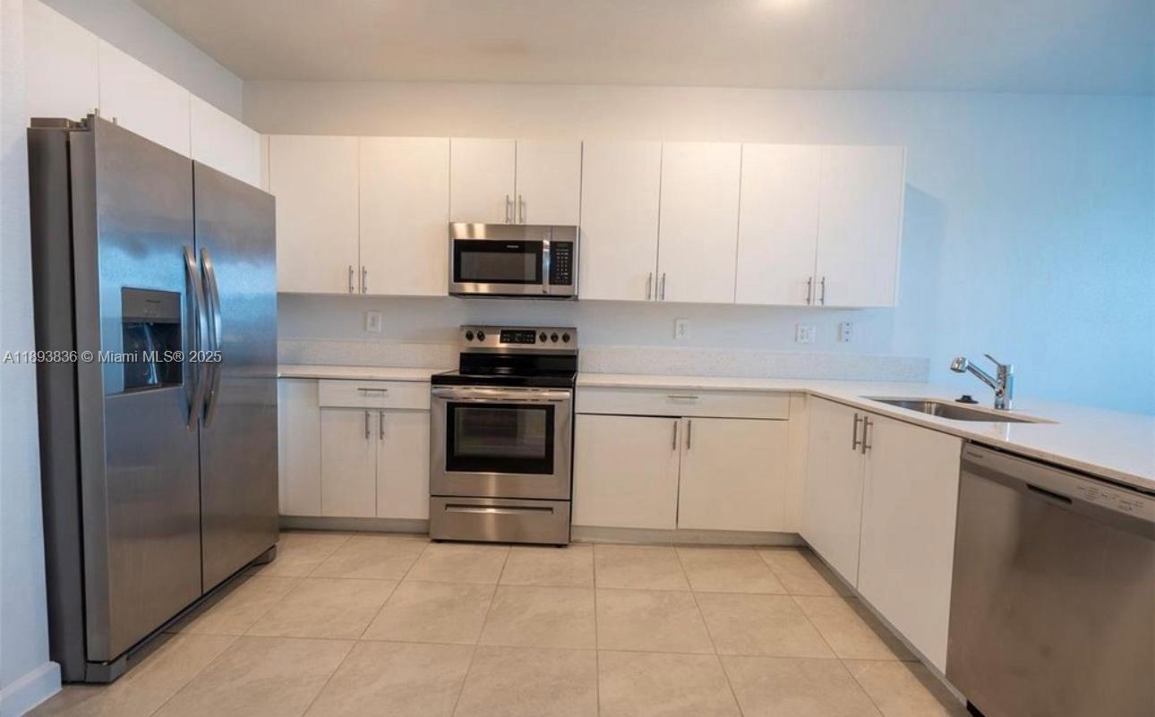 SILVER PALM RESIDENTIAL H - Residential Lease