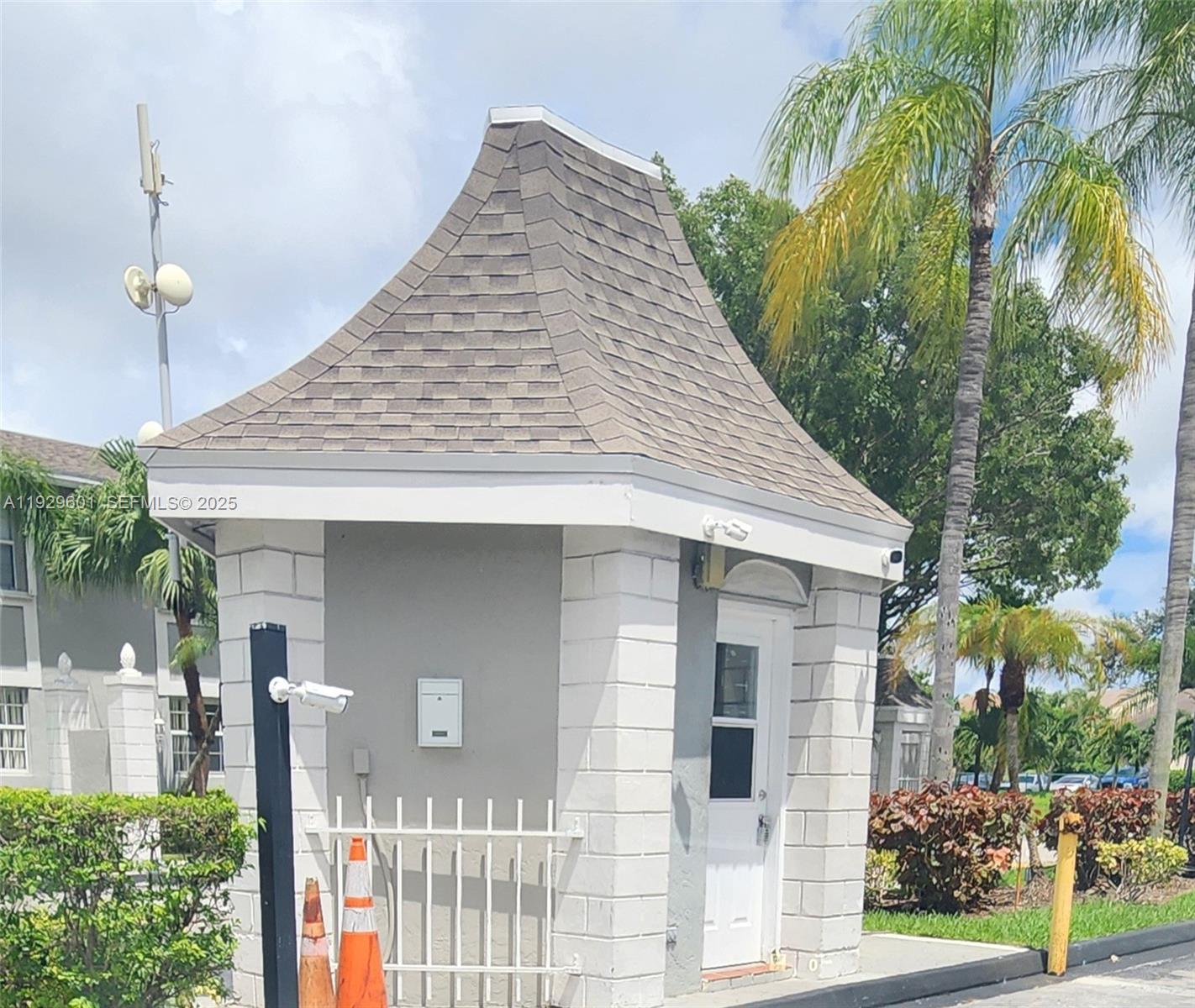 466 NE 210th Cir Ter 201-10