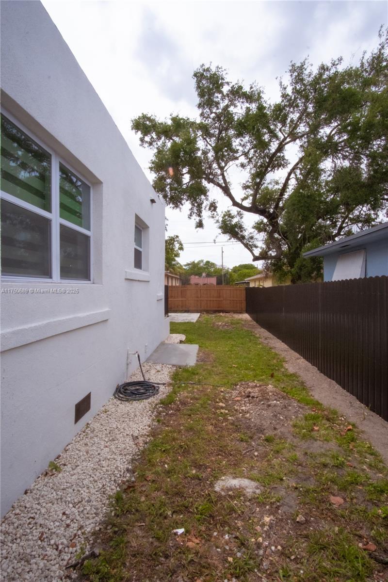 17TH AVE MANOR - Residential