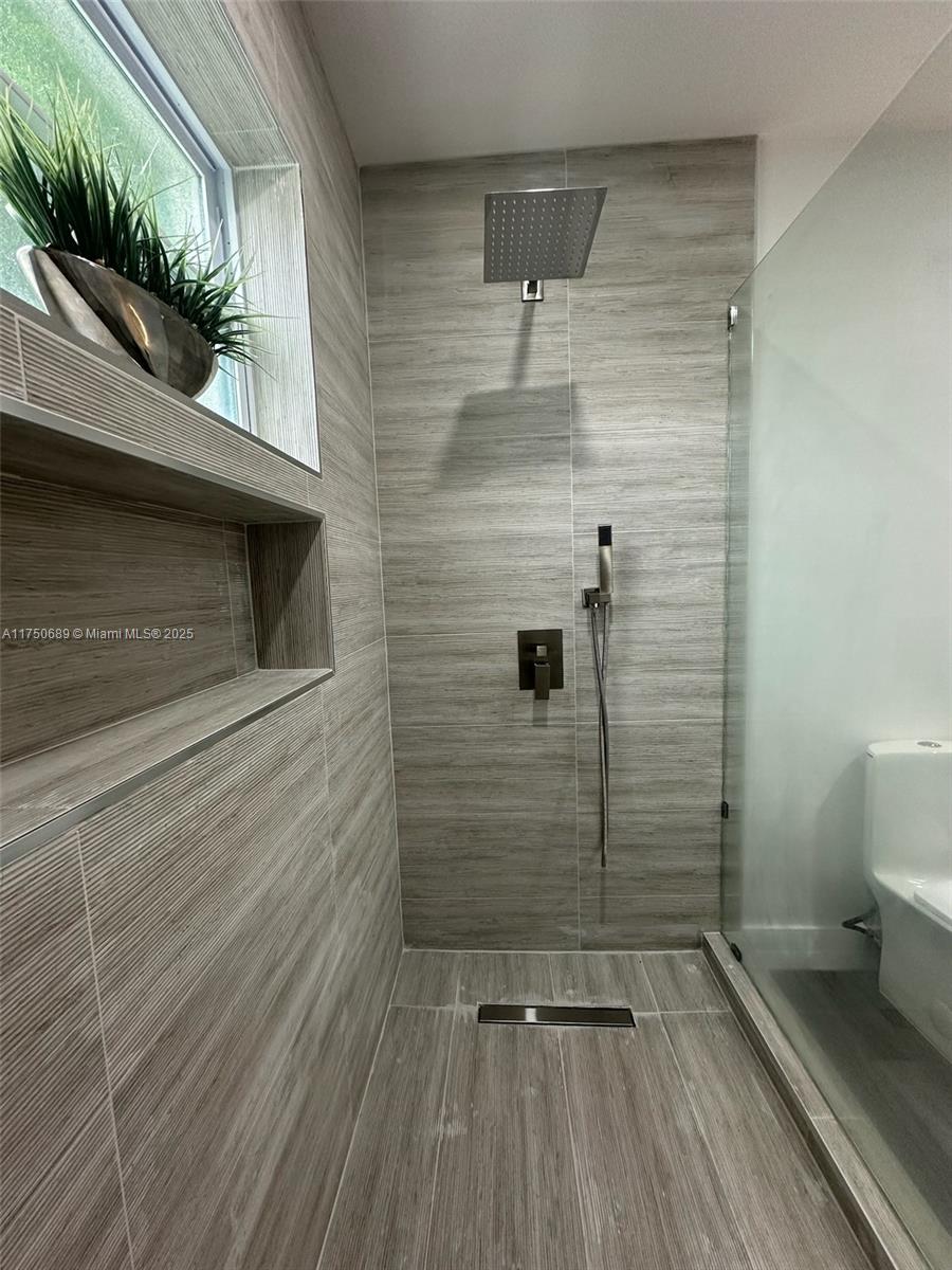 17TH AVE MANOR - Residential