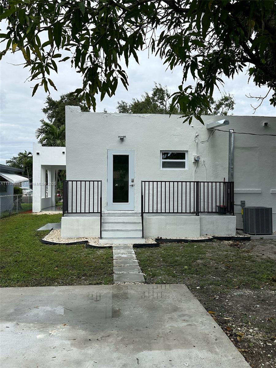 17TH AVE MANOR - Residential