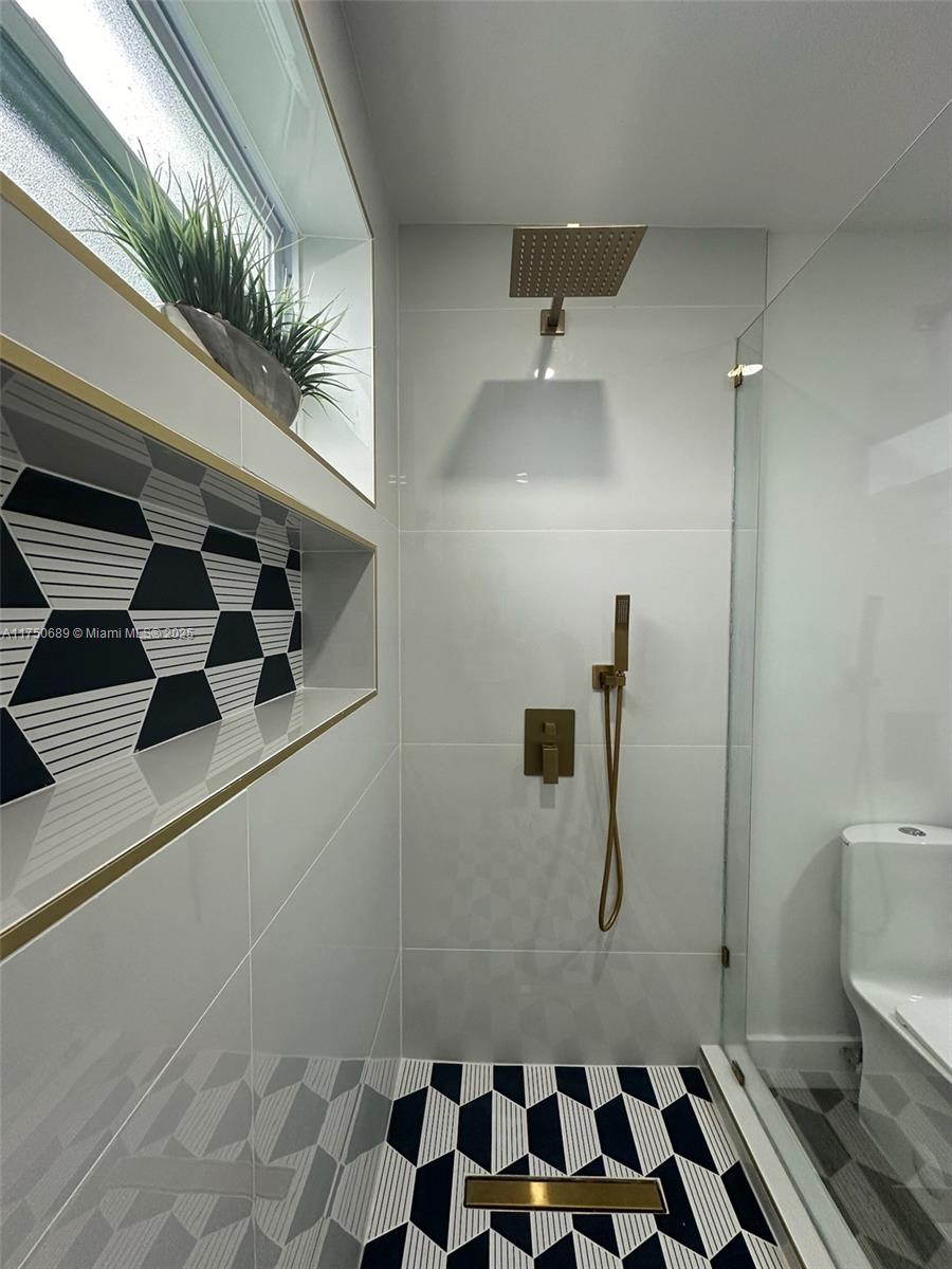 17TH AVE MANOR - Residential