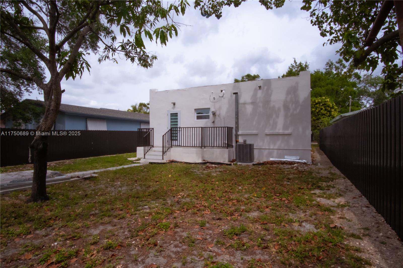 17TH AVE MANOR - Residential