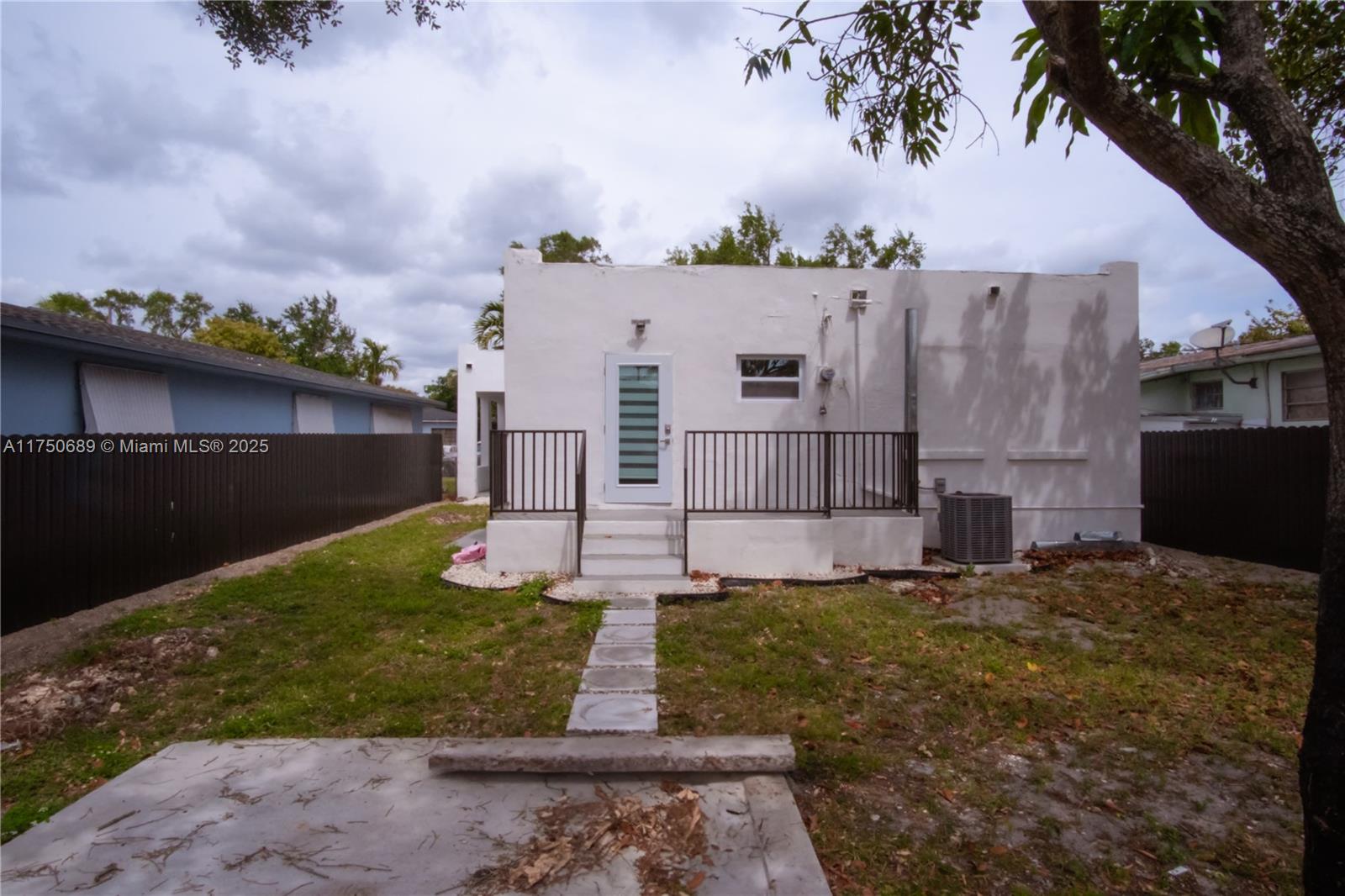 17TH AVE MANOR - Residential