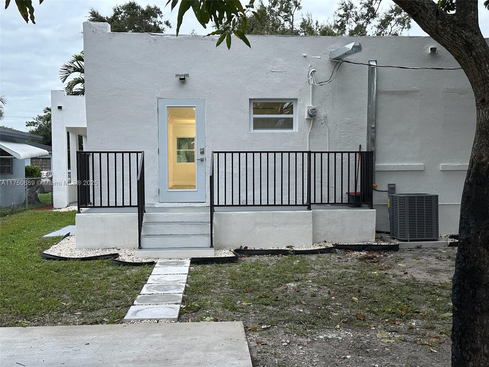 17TH AVE MANOR - Residential
