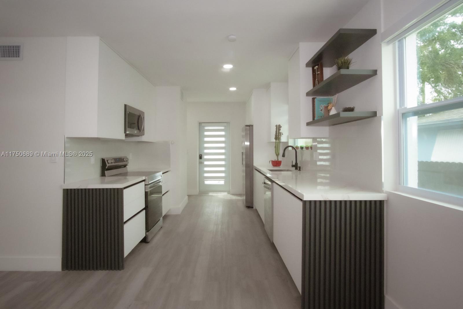 17TH AVE MANOR - Residential