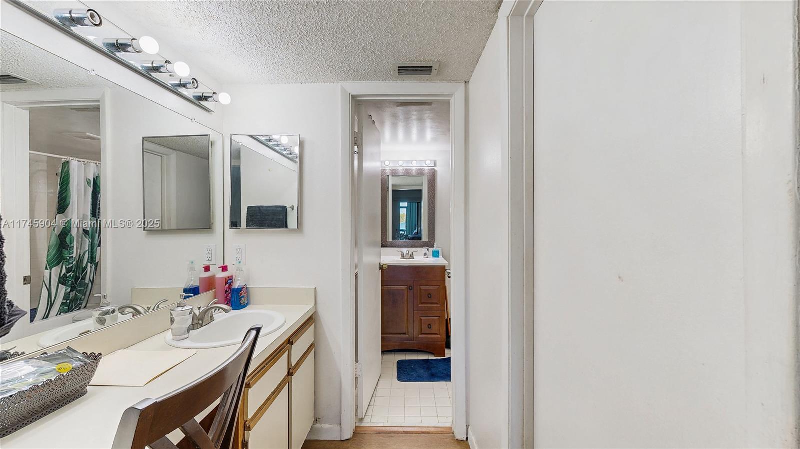 LAKESHORE CONDO 6 - Residential