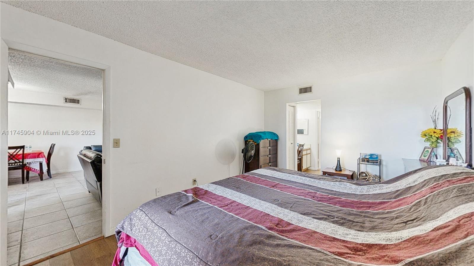 LAKESHORE CONDO 6 - Residential