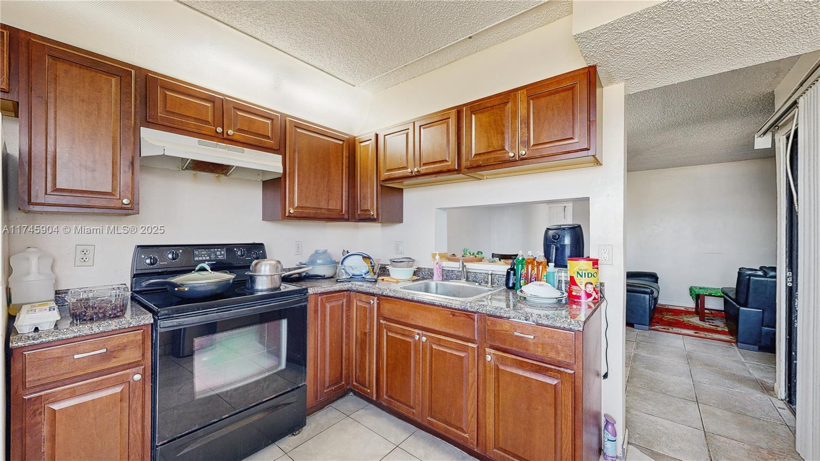 LAKESHORE CONDO 6 - Residential