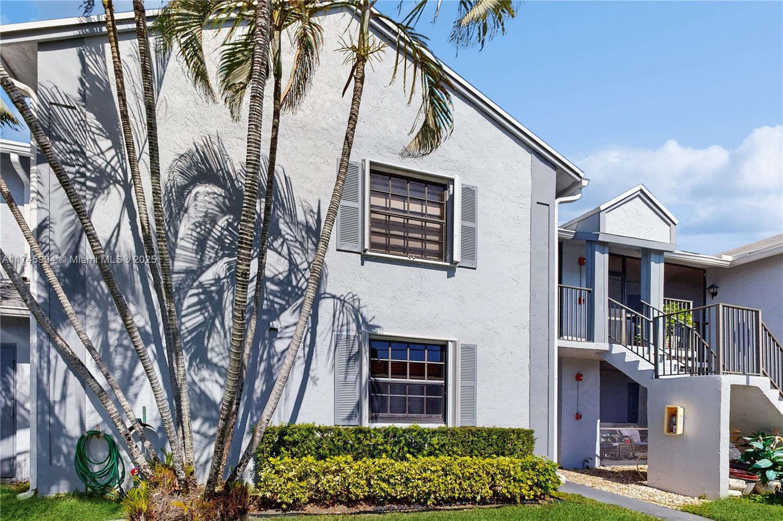 LAKESHORE CONDO 6 - Residential