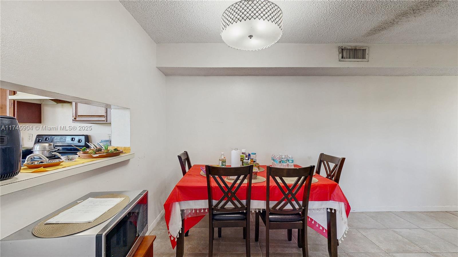 LAKESHORE CONDO 6 - Residential