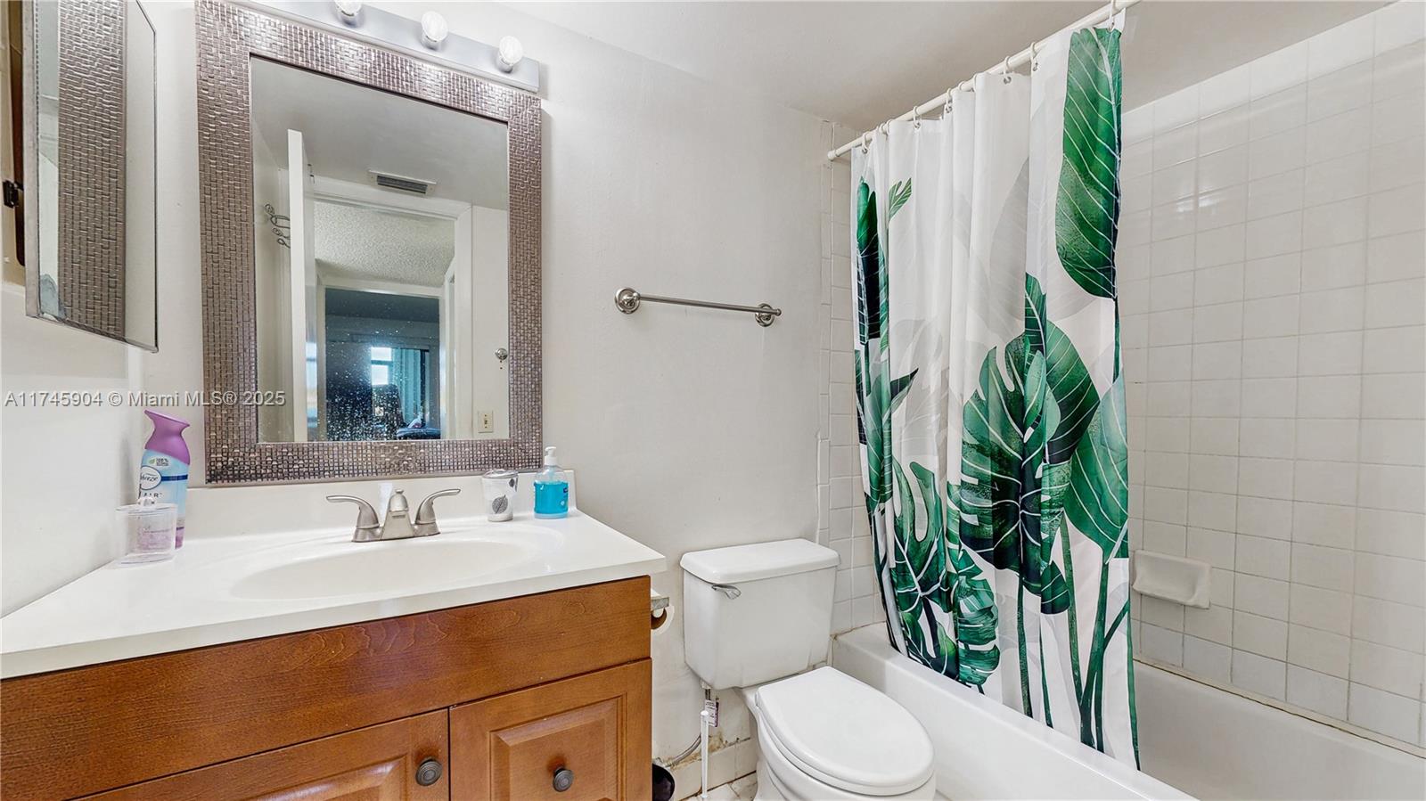 LAKESHORE CONDO 6 - Residential