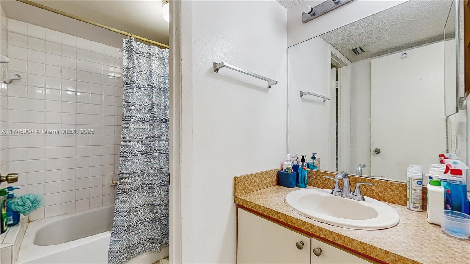 LAKESHORE CONDO 6 - Residential