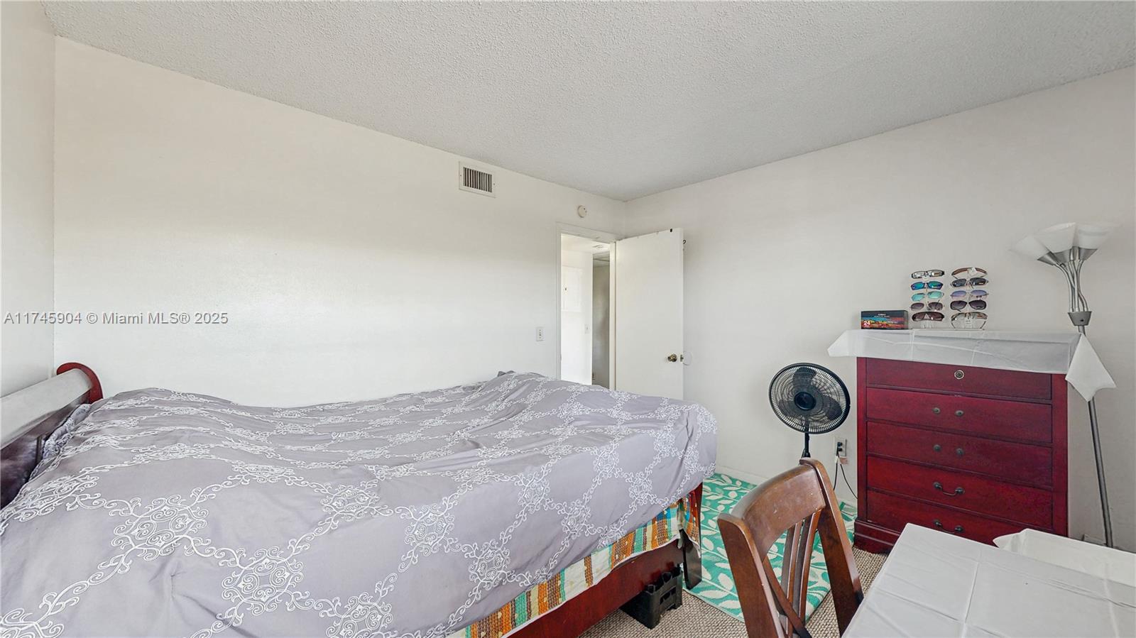 LAKESHORE CONDO 6 - Residential