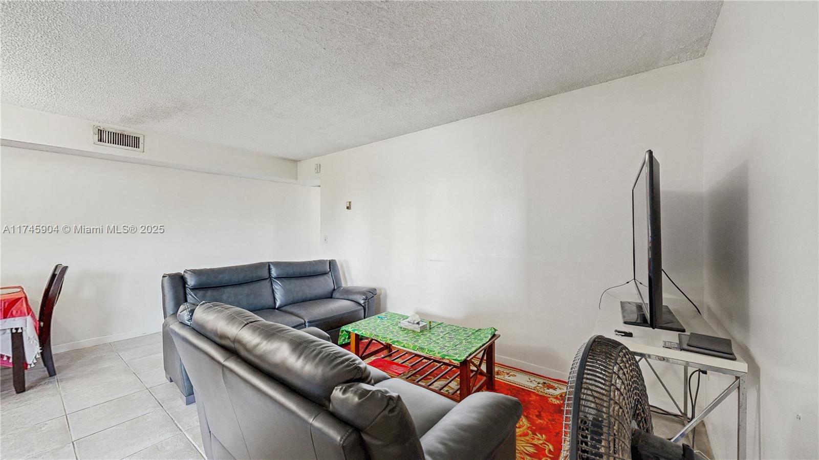 LAKESHORE CONDO 6 - Residential