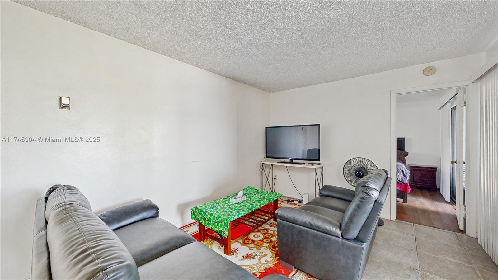 LAKESHORE CONDO 6 - Residential