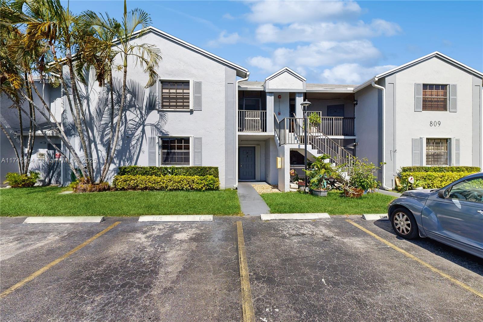 LAKESHORE CONDO 6 - Residential